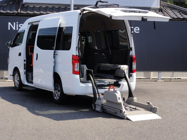 NV350キャラバン  2.5 チェアキャブ 車いす2名仕様