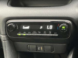 オートエアコンは温度を設定するだけで、自動で風量などを設定してくれます。運転しながら操作も必要ないので、安全性も向上します。