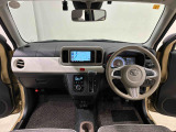 ひとつひとつのパーツを大きく、すっきりシンプルに!見易い計器類と運転し易いドライビングポジションは、視角も少なく、スクェアなボディで前方&左右の見切りが良く運転し易いクルマです