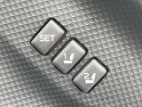 【メモリー機能付きパワーシート】ドライバーごとに設定したシート位置を記憶して、ボタン一つで切り替えできる便利な機能!運転する方が複数名いらっしゃるご家庭におすすめです♪