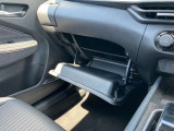 車検証入れなど、いろいろな物が収納できます。