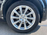 10スポーク 9.0J×20インチ ダイヤモンドカット/シルバー 275/45R20サイズのタイヤを装着