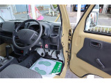 ドレスアップした車の後付部品などですが中古の為、全て現状でお渡しします。保証はありません。気になるものは動作確認しますので事前に聞いて下さい。