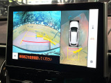 【パノラミックビューモニター】専用のカメラにより、上から見下ろしたような視点で360度クルマの周囲を確認することができます☆死角部分も確認しやすく、狭い場所での切り返しや駐車もスムーズに行えます。