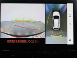 パノラミックビューモニター付きです。車両を上から見たような映像をディスプレイオーディオ画面に表示。運転席からの目視だけでは見にくい、車両周辺の状況をリアルタイムでしっかり確認できます。