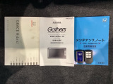スマートキーは鍵をバッグに入れたままでもドアロックの開閉やエンジンのON・OFFができます。夜間や雨の日も鍵を探さなくて良いので便利です。