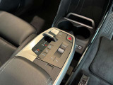 ドライバーを中心に考えた運転席の設定になっております。ナビゲーション/エアコンの操作も簡単に操作が可能です。是非、ご試乗で体感していただくことをおススメいたします。