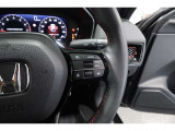 Hondaセンシングの機能のひとつ、アダプティブクルーズコントロール付!アクセルから足を離しても設定したスピードと前車との車間を保ち走行してくれます!車線維持もアシスト☆高速道路で疲労軽減ですね☆