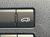 【パワーバックドア】スマートキーや運転席のボタンを押すだけでリアゲートが自動で開閉します!荷物を持っている時や、高い位置にあるバックドアを閉める際に便利な機能です♪