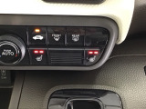 運転席/助手席シートヒーターで寒い日もすぐに温かくなり快適に過ごせます。2段階の温度調整が可能です