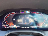 ◆インスツルメント・パネルのエレガントなデザインは、BMW特有の水平ラインで構成され、室内空間に端正な印象をもたらします。人間工学に基づいてレイアウトされた重要な操作系統は、直観的な操作が可能です◆
