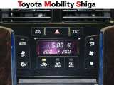 運転席、助手席を個別に温度設定が出来るオートエアコンを装備してます。