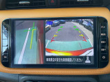 【アラウンドビューモニター】まるでクルマを真上から見ているようなアラウンドビューモニターで運転をサポート。運転席から見えにくいクルマの四隅や後方も車内モニターでしっかり見えます!!