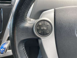 ステアリングスイッチ付き。前方から目を離すことなく操作することが可能です。
