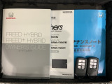 スマートキーは鍵をバッグに入れたままでもドアロックの開閉やエンジンのON・OFFができます。夜間や雨の日も鍵を探さなくて良いので便利です。