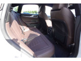 リアシートも広々とご利用頂けます。お車詳細や展示状況はフリーダイヤル(0078-6002-498412)またはBPS城東鶴見06-6933-6600迄お気軽にお問合せ下さい。