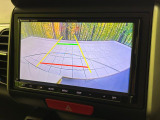 【バックカメラ】駐車時に後方がリアルタイム映像で確認できます。大型商業施設や立体駐車場での駐車時や、夜間のバック時に大活躍!運転スキルに関わらず、今や必須となった装備のひとつです!
