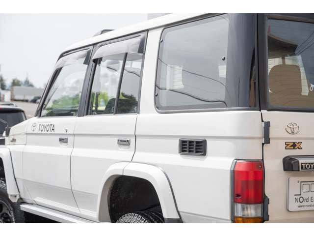公式写真Ｄ トヨタ ランドクルーザー70 4.2 ZX ディーゼル 4WD /本州関東