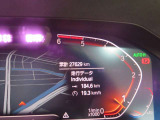 ◆インスツルメント・パネルのエレガントなデザインは、BMW特有の水平ラインで構成され、室内空間に端正な印象をもたらします。人間工学に基づいてレイアウトされた重要な操作系統は、直観的な操作が可能です◆
