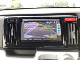 3ビュー切り替えやガイド線表示のバックカメラで、バックでの車庫入れも安心です。
