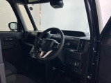 たとえばダイハツのお店にある、たくさんのスマアシ搭載車は、正常に作動する事をしっかり確認します。