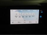 3ゾーンエアコンで、操作はタッチパネルに搭載されています。温度設定はタッチ式で0.5度刻みに、指をスライドさせると大幅に変更できます。Smart Climateからは急速な足元の暖冷房も設定可能です。