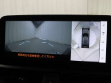 上から車両を見下ろしたような映像をナビゲーション画面に表示する「パノラミックビューモニター」を搭載しています。