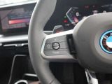 ドライバーが任意で設定した速度をベースに、先行車との車間距離を維持しながら自動で加減速を行い高速走行をサポート。車両停止や再加速も自動で行います