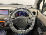 【ハンドル回り】インテリアに合わせたデザインのステアリングは、運転される方のことも考え、運転しやすい形状、大きさです。ぜひ一度、実際に触ってお確かめください。