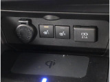 運転席、助手席はシートヒーターが付いております。