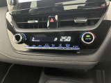 オートエアコンは温度を設定するだけで、自動で風量などを設定してくれます。運転しながら操作も必要ないので、安全性も向上します。