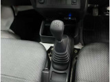 シフトチェンジとクラッチワークで、走りを自在にコントロールできる5速マニュアル車です!