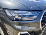 ウイング状のデイタイムランニングライトを備えるLEDヘッドライト。昼光に近い照明によって進路を照らし、昼夜ともに目視しやすく視認性を高め安全性と快適性を向上させます。