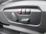 運転席メモリー付きフロント電動シート装備。