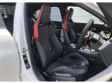 多くのかたがドイツ車に求められるのがしっかり造り込まれたシート。長距離移動時の疲労軽減はもちろん、しっかり運転姿勢をキープできる形状など、ぜひオーナーとなって体感してください。