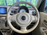 インテリアに合わせたデザインのステアリングは、運転される方のことも考え、運転しやすい形状、大きさです。是非一度、実際に触ってお確かめください。