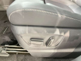 内部はこちらです。快適さと使い勝手を追求した車内空間で、安全な旅をお楽しみくださいませ。