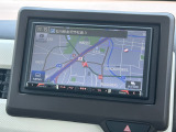 お出かけの際に安心のナビ付です☆バックカメラ機能で駐車もスムーズに行えます。