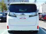 重たいバックドアをワンタッチで開閉できるパワーバックドアを装備。リモコンキー・運転席からでも開閉をコントロールできます。