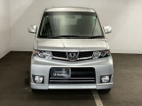 このフロントマスクは個性もいっぱい 人気の車です。