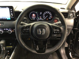 運転にかかわる様々な操作を安全に行えるように視点移動が少なく操作性に配慮されたスイッチ類が凝縮されたコクピットです。