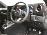 ドライバーファーストの探求モータースポーツ視点からプロドライバーとともに作り上げた操作性と視認性