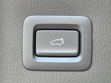 【パワーバックドア】スマートキーや運転席のボタンを押すだけでリアゲートが自動で開閉します!荷物を持っている時や、高い位置にあるバックドアを閉める際に便利な機能です♪