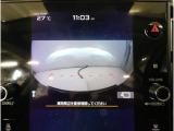 ■人気のフロントビューモニター装備。フロントグリルのカメラ映像を11.6インチディスプレイに表示。自車の前方の様子が確認可能です。見通しの悪い交差点や駐車・発進時などの前方確認をサポートします。