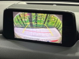 【バックカメラ】駐車時に後方がリアルタイム映像で確認できます。大型商業施設や立体駐車場での駐車時や、夜間のバック時に大活躍!運転スキルに関わらず、今や必須となった装備のひとつです!
