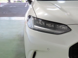 LEDヘッドライトは、点灯の瞬間から最大光量を発揮し、突然暗くなるトンネルなどでの安定感を高めます。