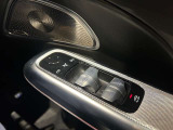 メモリー付き電動シートも装備されておりますのでシート位置を3パターン記憶できます。
