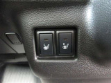 他拠点に展示中のお車も、専用端末でご覧いただけます!お客様のご要望等、何なりと申し付けください!