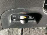 ハンドルの左下にETCがついています。高速道路の料金所の通過も楽々です。 カードの取り出しもしやすい場所についています。