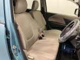 【フロントシート】さまざまな体格の方が快適に運転ができるよう配慮したシートになっております。